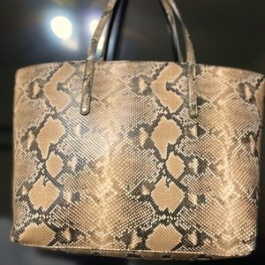 Big and beautiful, leather animal print,Tote shoulder bag. Excellent condition